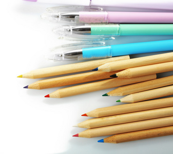 混合的组的钢笔和铅笔
