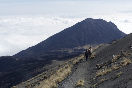 梅鲁火山