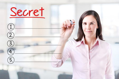 商业妇女写作空白的秘密名单。办公室背景