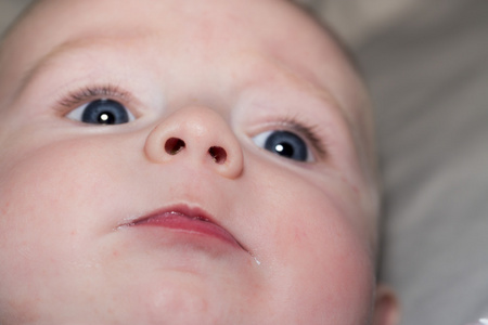 Beaiutiful 四个月大婴儿的肖像