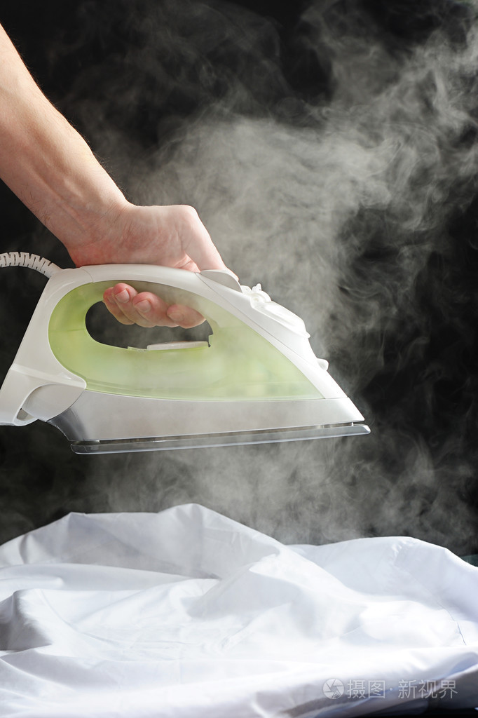 用蒸汽熨烫