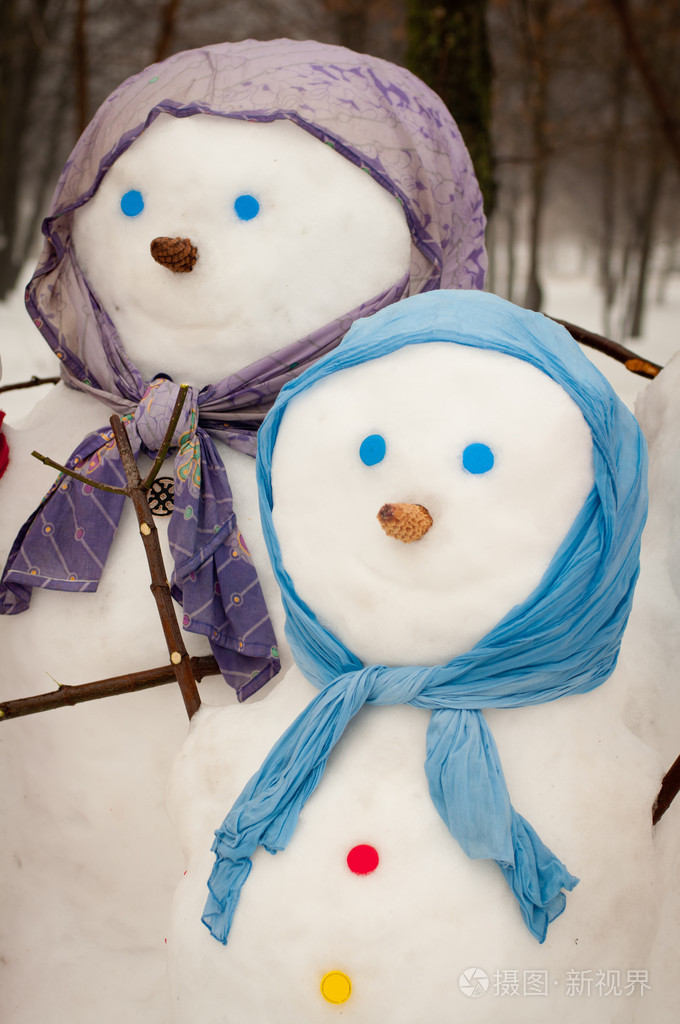 在冬天堆雪人