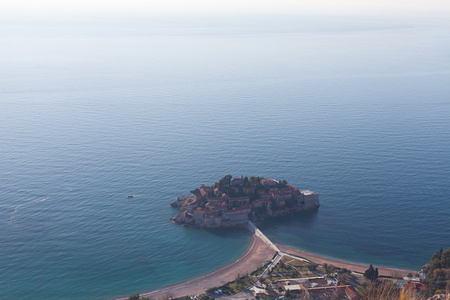 顶视图的 Sveti Stefan 岛
