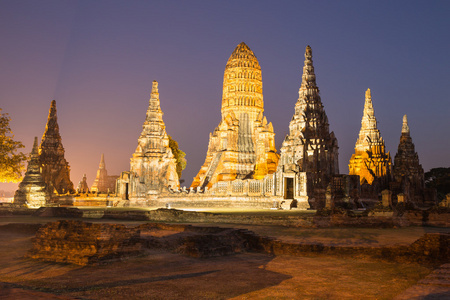 在大城府的美丽扫管笏柴 Watthanaram 寺。