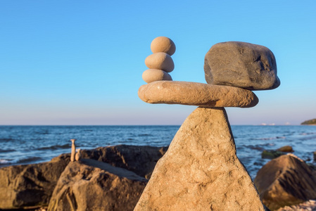 平衡力海滩石头