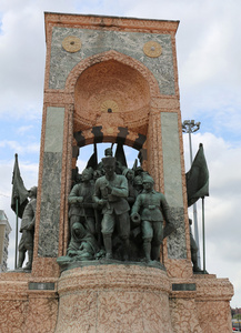 阿塔图尔克的塔克西姆广场纪念碑