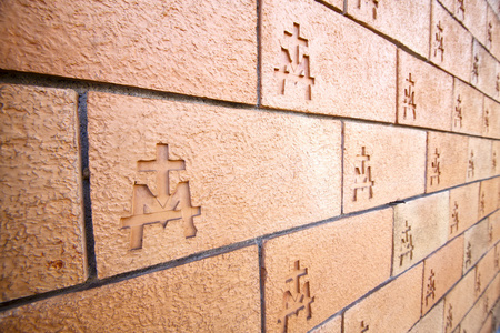 意大利教堂墙壁砖在中心柏林瓦雷泽
