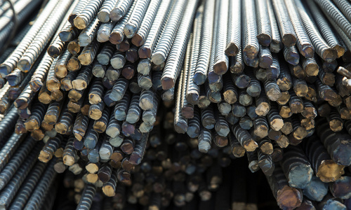 切割断面的钢钢筋照片