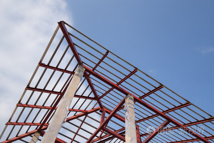 钢结构梁上屋顶的建筑住宅建设
