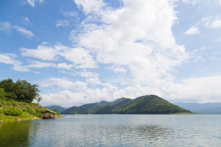 山和水中坝