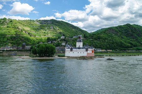 中世纪城堡 Burg Pfalzgrafenstein 在莱茵河河谷，ne