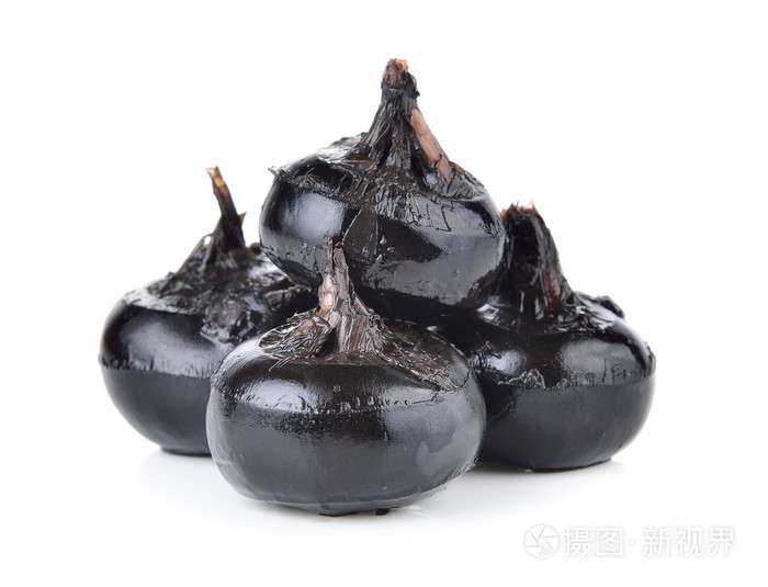 白色背景上的waterchestnuts