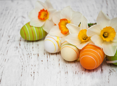 复活节彩蛋和水仙