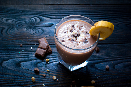 巧克力和香蕉奶昔图片