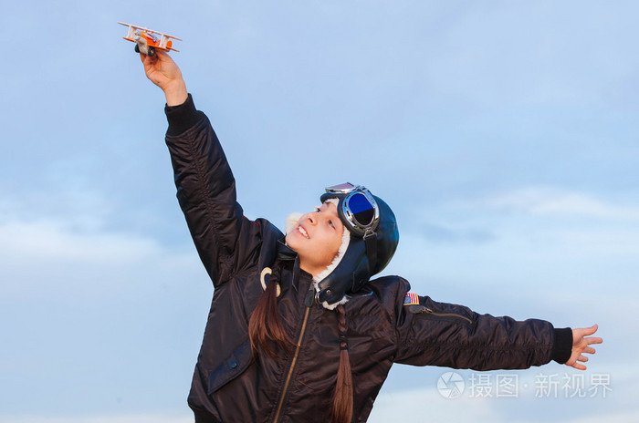 想象力小孩在玩飞机