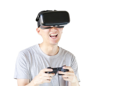 亚洲男子穿着 Vr 护目镜，完全将自己沉浸在虚拟现实游戏中分离出的白色和剪贴蒙版
