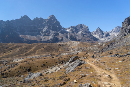 向佐拉通，珠穆朗玛峰地区的登山道路