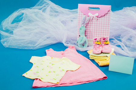 婴儿衣服，礼品盒