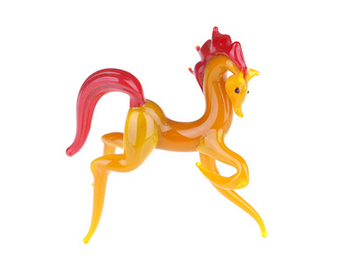 玩具乌龟壳的白色背景上的琥珀色