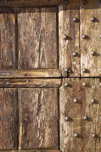 samarate 抽象黄铜棕色敲门砖闭合的木头 lombardy i