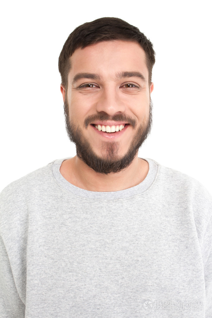 黑发的英俊男人微笑着