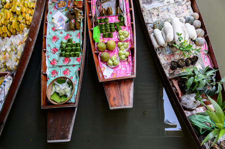 传统的水上市场泰国图片