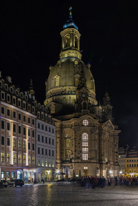 到了晚上，德国德累斯顿圣母教堂