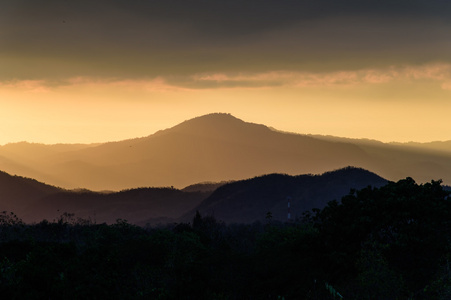 日落山