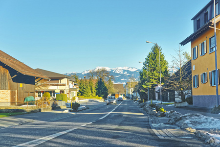 冬季瑞士的道路景观和乡村