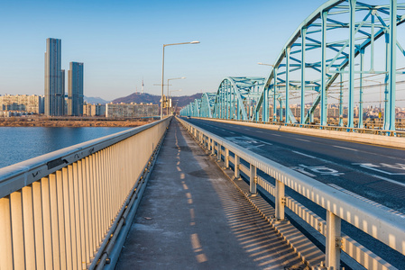 首尔地铁和 Hanriver 在首尔，南是枝桥