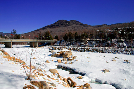 在新英格兰，美国冬季场景