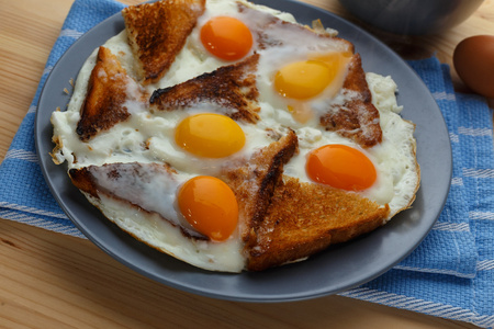 煎的鸡蛋烤面包片