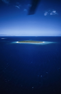 斐济群岛，太平洋的一个小的热带珊瑚礁岛电影扫描鸟瞰图