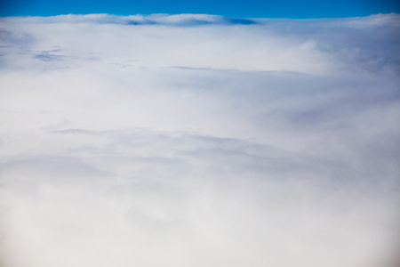 美丽 壮观的云层和查看从飞机上的天空