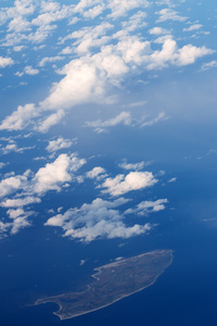 Cloudscape 和小岛的全景