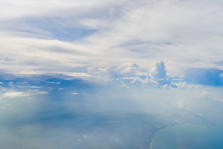 天空与云彩的鸟瞰图