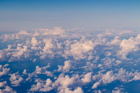 空中的 cloudscape 全景