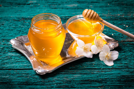 蜂蜜茉莉花图片