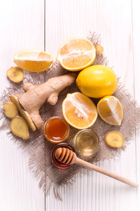 茶 蜂蜜 柠檬和姜木 table.healthy 食品