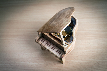 钢琴音乐盒