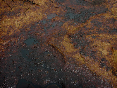 非法石油开采造成的致癌原油污染污染了印度尼西亚东爪哇的地下水位