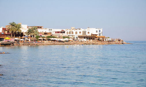 美丽的沙姆沙伊赫埃及海岸线。红海海滩度假村
