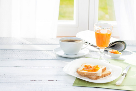 欧式早餐咖啡橙汁和吐司图片