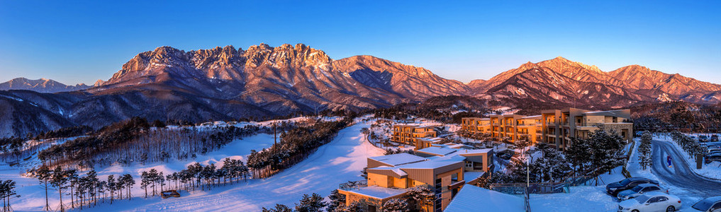 蔚山 bawi 在冬季，韩国的 Seoraksan 山区的岩石