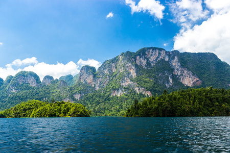 高山湖河天空和 Ratchaprapha 自然景点