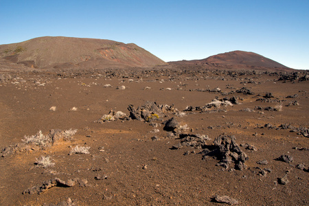 徒步旅行到冰锥 de la fournaise