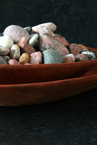 木碗里的石头
