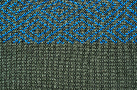 橄榄绿编织毛衣，蓝丝织质背