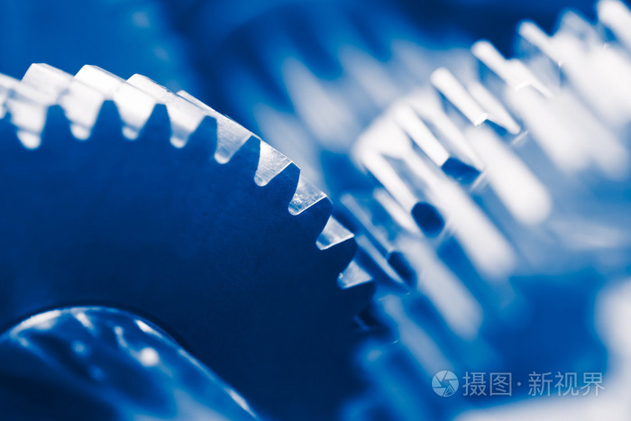 行业背景与蓝色齿轮