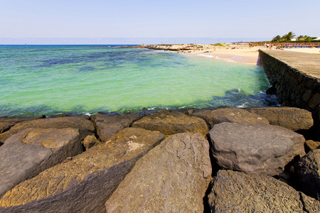 白色海岸西班牙石水和夏天